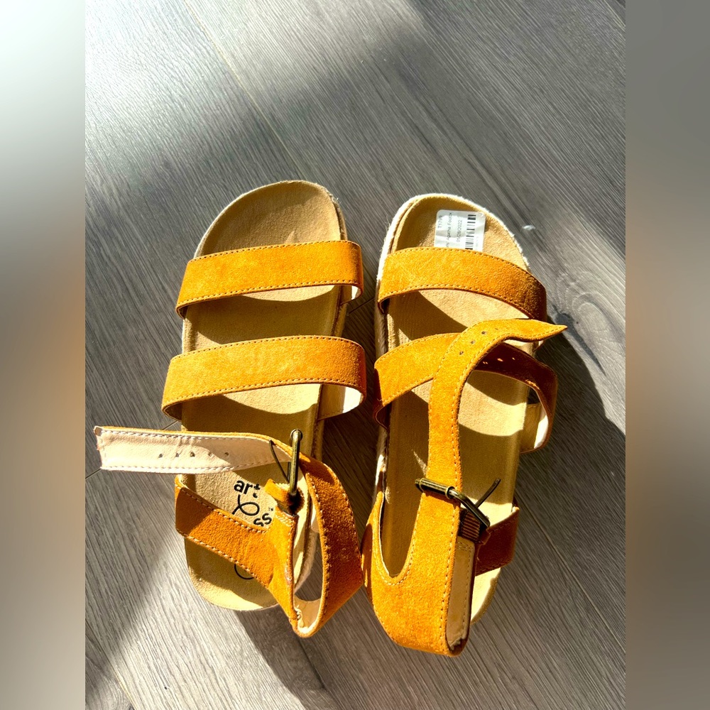 Girls sandals size 3